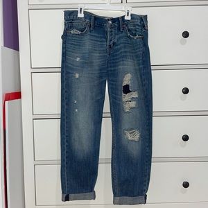 ABERCROMBIE BOYFRIEND STRAIGHT JEANS!!